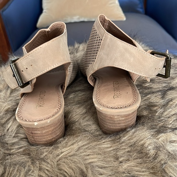 Restricted open toe shoe. Tan suede like. Woman size 8.5. Wood stack heel. - Picture 4 of 5